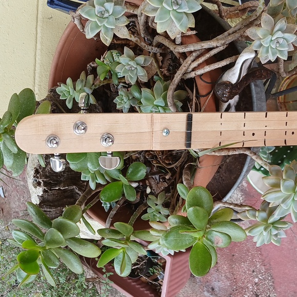 Homemade guitars  made by Ron smith - Picture 6 of 6